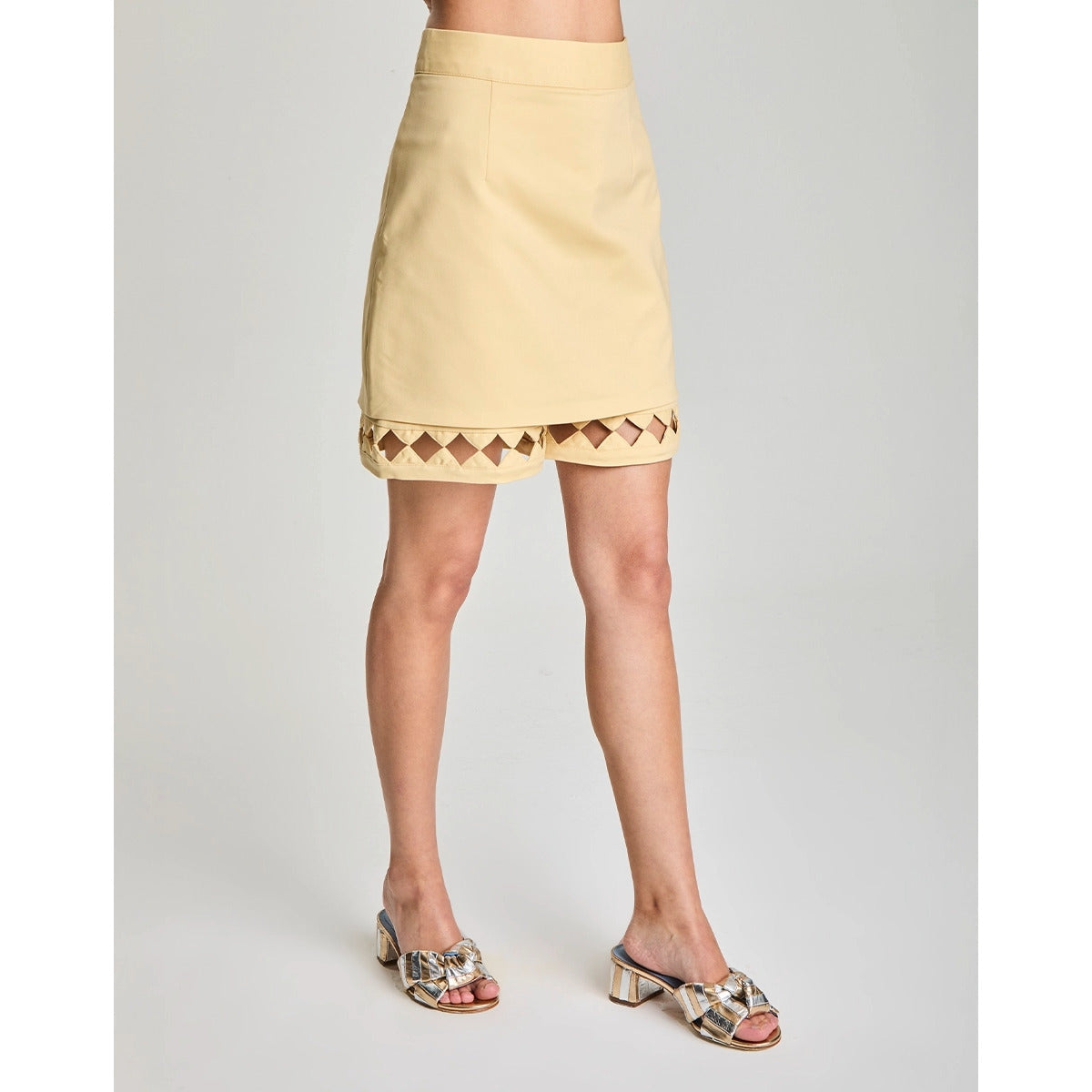 Short Saia Icones Vazados Demeter