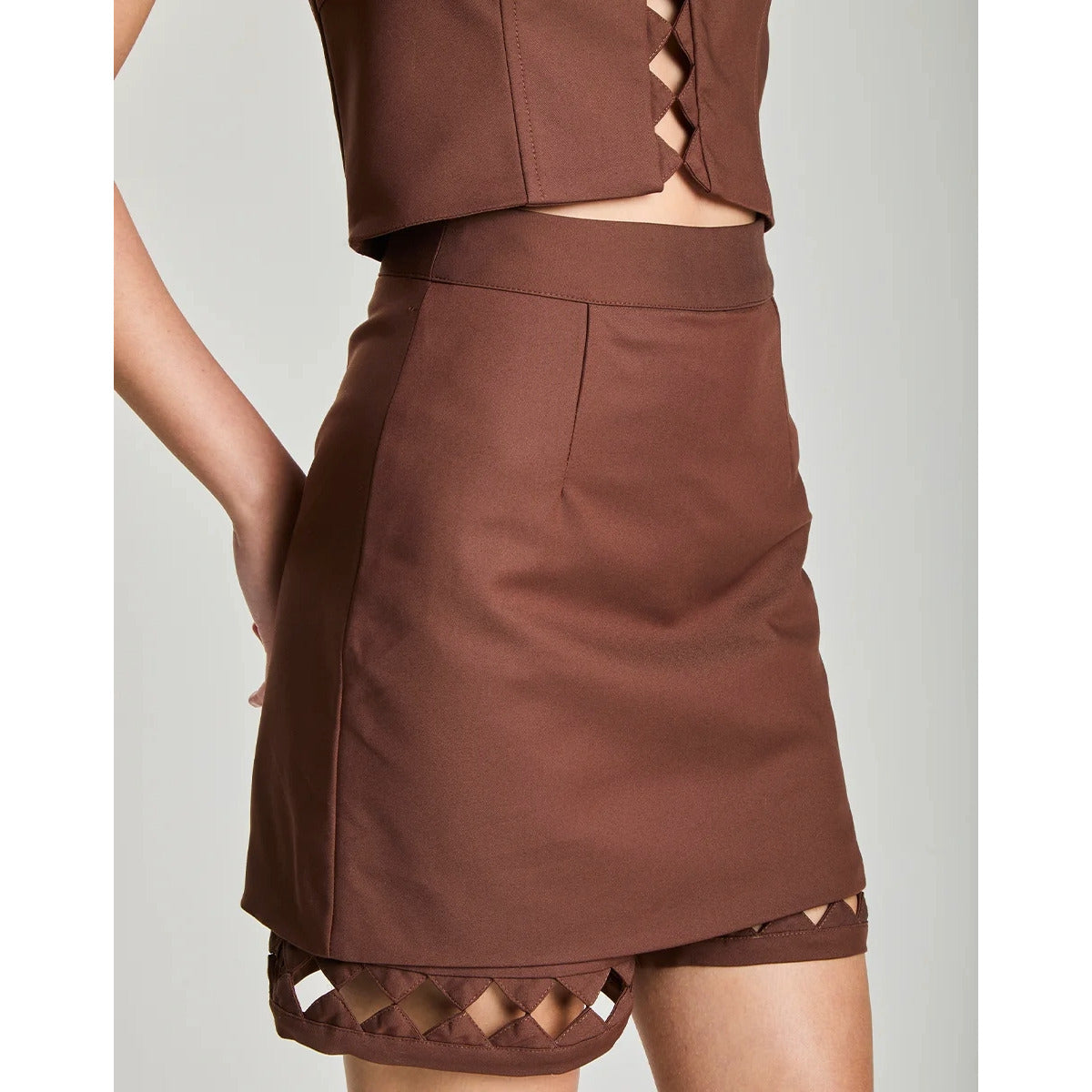 Short Saia Icones Vazados Demeter Marrom