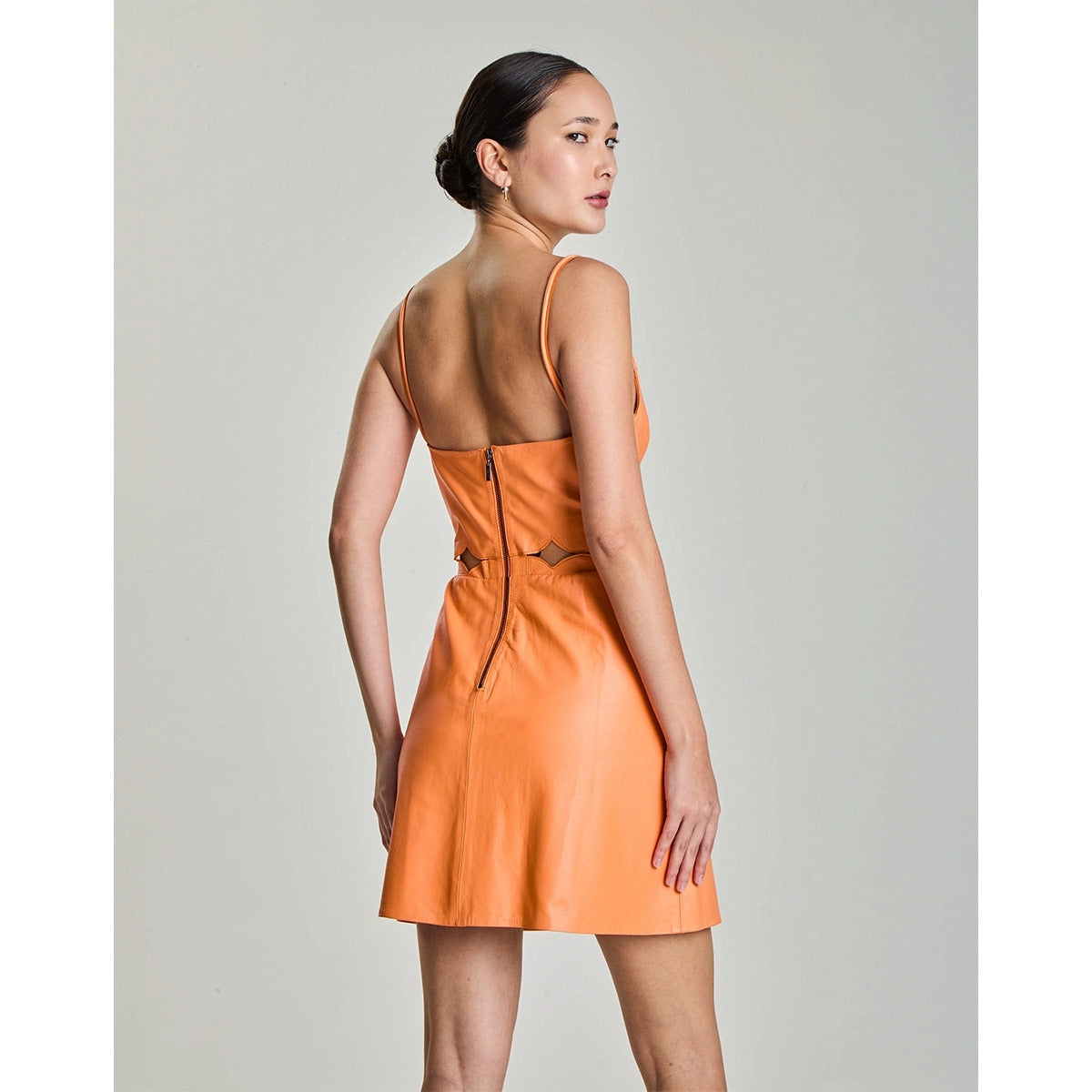 Vestido Couro Curto Detalhe Cos Rubi